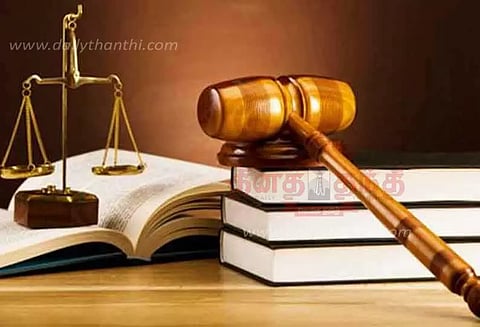 காரின் உரிமையாளருக்கு ரூ.3.3 லட்சத்தை காப்பீட்டு நிறுவனம் வழங்க வேண்டும்