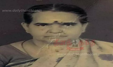 சேலையில் தீப்பிடித்து மூதாட்டி சாவு