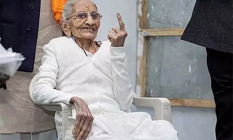 பிரதமர் மோடியின் தாயார் ஹீரா பென் மோடி காலமானார்