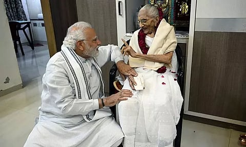 தாயார் மறைவு - அகமதாபாத் விரைகிறார் பிரதமர் மோடி