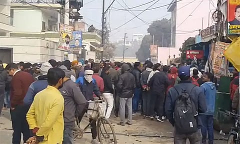 உத்தரபிரதேசம்: ஆக்ஸிஜன் சிலிண்டர் வெடித்து விபத்து - 2 பேர் பலி