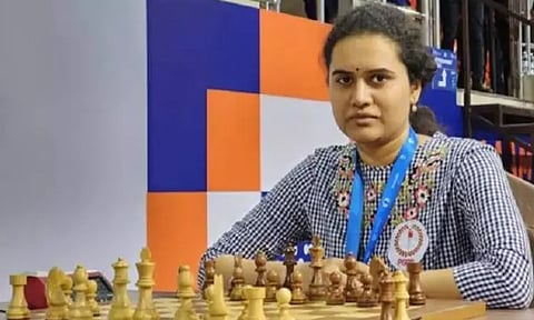 உலக பிளிட்ஸ் செஸ் போட்டி: இந்திய வீராங்கனை கோனேரு ஹம்பி வெள்ளி வென்றார்