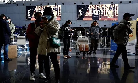 சீன பயணிகளுக்கு கொரோனா பரிசோதனை சான்றிதழ் கட்டாயம்: இங்கிலாந்து பரிசீலனை