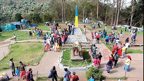 கொடைக்கானலில் குவிந்த சுற்றுலா பயணிகள்