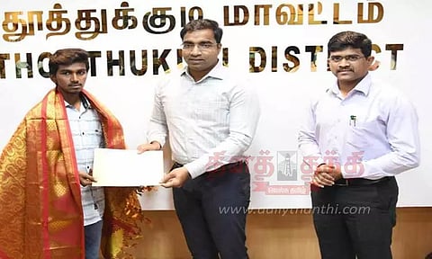 சிறுமியை காப்பாற்றிய வாலிபருக்கு கலெக்டர் செந்தில்ராஜ் பாராட்டு