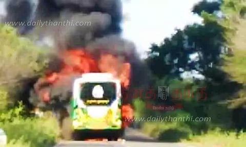 ஓடும் பஸ்சில் திடீரென தீப்பற்றி எரிந்ததால் பரபரப்பு