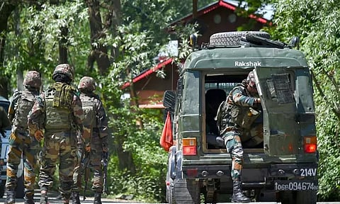 ஜம்முவில் கிராமத்திற்குள் புகுந்து பயங்கரவாதிகள் தாக்குதல் - பொதுமக்கள் 2 பேர் பலி