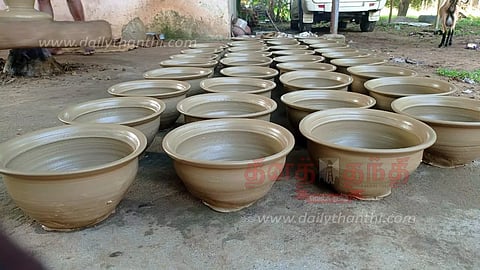 மண் பானை, அடுப்புகள் தயாரிக்கும் பணி மும்முரம்