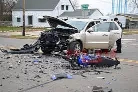 மோட்டார்சைக்கிளில் சென்ற வாலிபர் கார் மோதி பலி