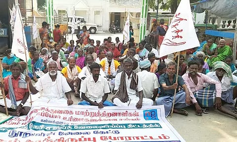 மாற்றுத்திறனாளிகள் காத்திருப்பு போராட்டம்