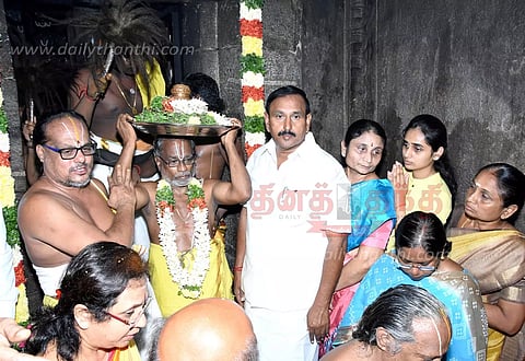 வைகுண்ட ஏகாதசியையொட்டிபெருமாள் கோவில்களில் சொர்க்கவாசல் திறப்புதிரளான பக்தர்கள் சாமி தரிசனம்