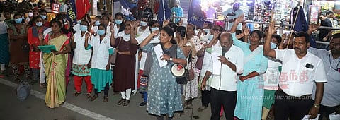 பணி நிரந்தரம் செய்யக்கோரி செவிலியர்கள் ஆர்ப்பாட்டம்