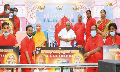 மேல்மருவத்தூரில் நலத்திட்ட உதவிகள் வழங்கிய பங்காரு அடிகளார்