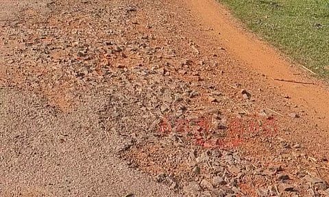 குண்டும், குழியுமான சாலை சீரமைக்கப்படுமா?