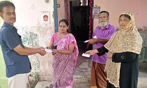 பொங்கல் பரிசு தொகுப்பு டோக்கன் வினியோகம் தொடங்கியது