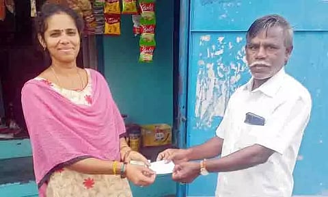 பொங்கல் பரிசு தொகுப்பு வழங்குவதற்கான டோக்கன் வினியோகம்