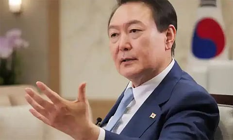 வடகொரியாவின் அச்சுறுத்தலுக்கு பதிலடி கொடுக்க அமெரிக்காவுடன் இணைந்து அணுஆயுத போர் பயிற்சிதென்கொரியா அதிபர் யூன் சுக் இயோல் தகவல்