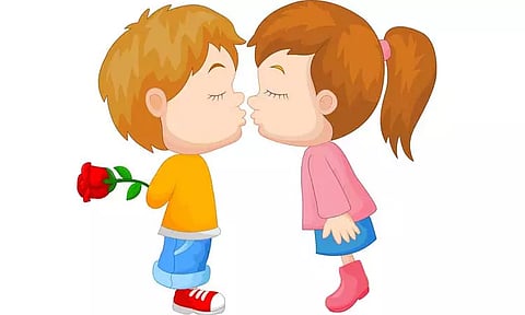 இளம்பெண்ணுக்கு முத்த மழை பொழிந்த வாலிபர்