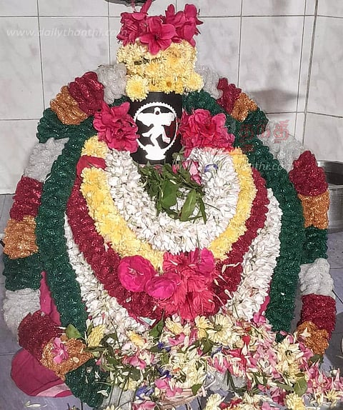 பிரதோஷத்தையொட்டிசிவன் கோவில்களில் சிறப்பு பூஜை