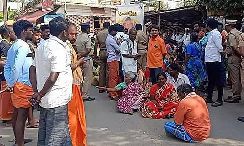 இறைச்சி வியாபாரி உடலை வாங்க மறுத்து உறவினர்கள் மறியல்