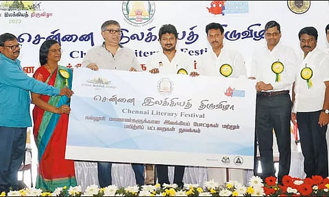 தமிழில் நான் எப்போதும் முதல் மாணவனாக வருவேன்: இலக்கிய விழாவில் அமைச்சர் பேச்சு