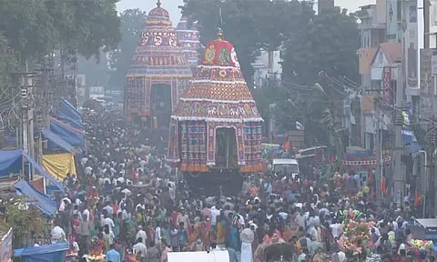 சிதம்பரம் நடராஜர் கோவிலில் ஆருத்ரா தரிசன திருவிழா தேரோட்டம் - "சிவ சிவா..."கோஷத்துடன் வடம் பிடித்து இழுத்த பக்தர்கள்