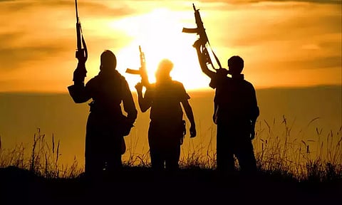 காஷ்மீரில் பிறந்த ஐ.எஸ். ஆள்சேர்ப்பு பிரிவு தலைவரை பயங்கரவாதியாக அறிவித்தது இந்தியா