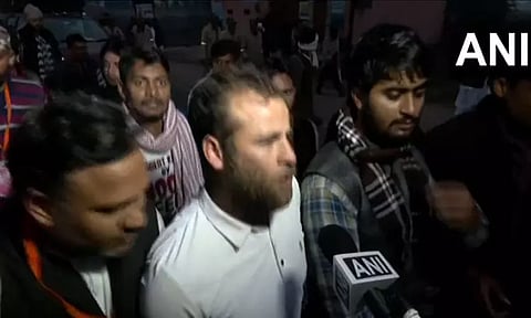 இந்திய ஒற்றுமை யாத்திரையில் பங்கேற்ற ராகுல் காந்தி உருவம் கொண்ட தொண்டர்