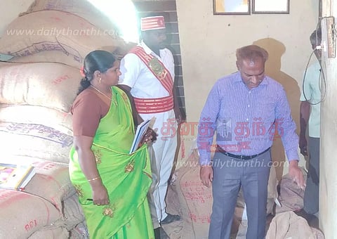 ரேஷன் கடைகளில் கலெக்டர் ஆய்வு