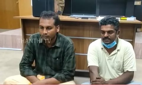 ரெயில்வேயில் வேலை வாங்கி தருவதாக கூறி ரூ. 11 லட்சத்தை அபேஸ் செய்த கும்பல் - இருவர் கைது