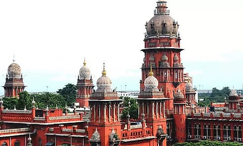 கோவில்களை பாதுகாப்பதாக கூறி சொத்துக்களை சுரண்ட அனுமதிக்க முடியாது - சென்னை ஐகோர்ட்டு அதிரடி