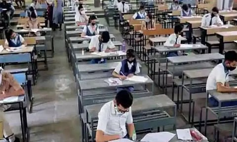 12-ம் வகுப்பு பொதுத்தேர்வு எழுத இருக்கும் அரசுப் பள்ளி மாணவர்களுக்கு மின்னஞ்சல் முகவரி கட்டாயம் - பள்ளிக்கல்வித்துறை