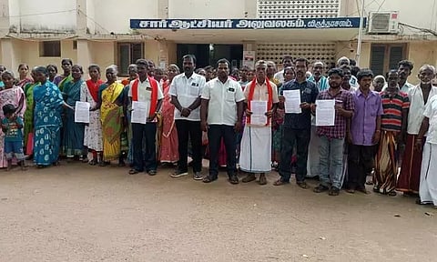 விருத்தாசலத்தில் மார்க்சிஸ்ட் கம்யூனிஸ்டு கட்சியினர் மனு கொடுக்கும் போராட்டம்