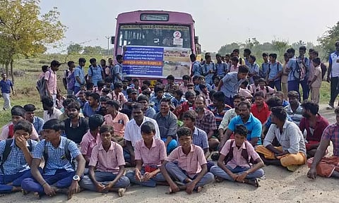 பொதுமக்கள், மாணவர்கள் திடீர் மறியல்