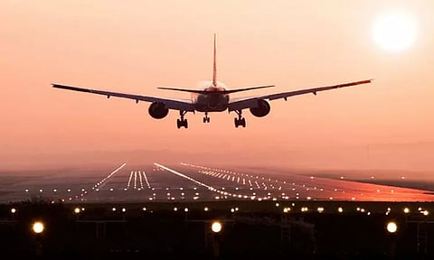 டெல்லியில் கடும் பனி, தெளிவற்ற வானிலை; பயணிகளுக்கு விமான நிலையம் அறிவுறுத்தல்