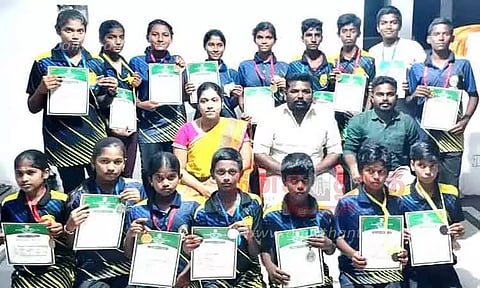 சிலம்பாட்ட போட்டியில் மாணவர்கள் சாதனை