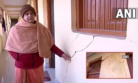 உத்தரகாண்டில் இயற்கை பேரிடர்: ஜோதிர்மடம், சங்கராச்சார்யா மடத்திலும் தொடர்ந்து விரிசல்