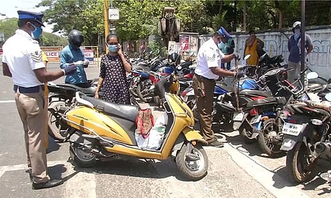 போக்குவரத்து விதிமீறல் - சென்னையில் நேற்று ஒரே நாளில் 75 வாகனங்கள் பறிமுதல், 75 வழக்குகள் பதிவு