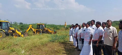 புதுச்சத்திரம் அருகே கதிராநல்லூர் ஏரியில்சீமைக்கருவேல மரங்கள் அகற்றும் பணிராமலிங்கம் எம்.எல்.ஏ. தொடங்கி வைத்தார்
