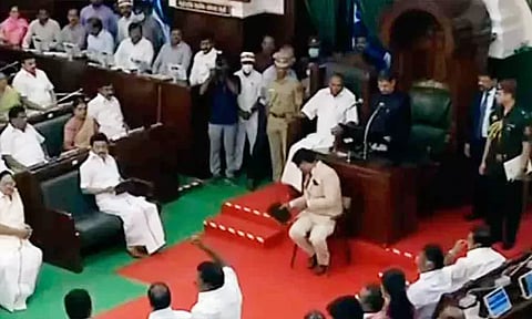 மேகதாது அணை கட்டக் கூடாது; நீட் தேர்வு தேவையில்லை -தமிழ்நாடு அரசு உறுதியாக உள்ளது- கவர்னர் உரை