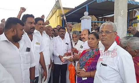 பொங்கல் பரிசு தொகுப்பு வினியோகம்