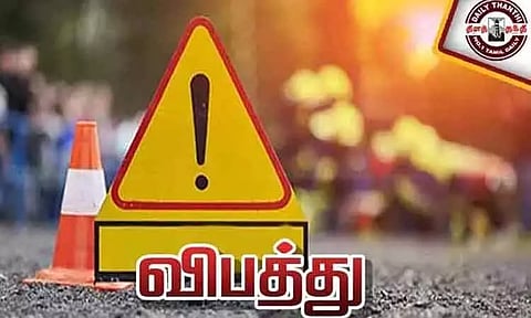 பஸ் மீது மோட்டார் சைக்கிள் மோதல்; 4 பேர் படுகாயம்