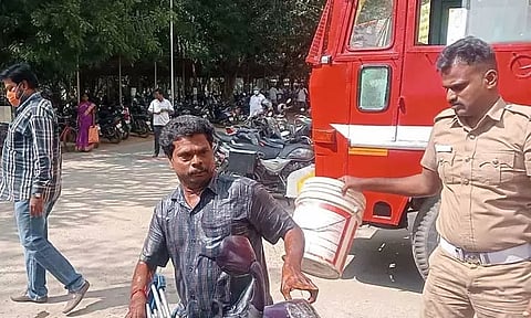 மாற்றுத்திறனாளி தீக்குளிக்க முயற்சி