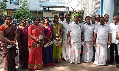 ஆரணி நகரமன்ற கூட்டத்தில் இருந்து அ.தி.மு.க. உறுப்பினர்கள் வெளிநடப்பு