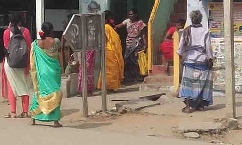 வேலாயுதம்பாளையம் ரவுண்டானா பகுதியில் நிழற்குடை அமைக்கப்படுமா?