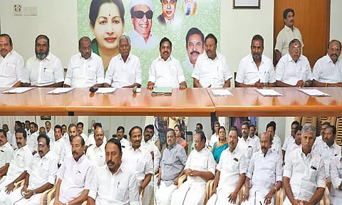 எடப்பாடி பழனிசாமி தலைமையில் அ.தி.மு.க. எம்.எல்.ஏ.க்கள் கூட்டம்; சட்டமன்ற கூட்டத்தொடர் செயல்பாடு குறித்து ஆலோசனை