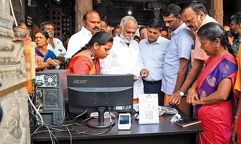 'கியூஆர் கோடு' வசதி அறிமுகம்: கோவில்களில் கட்டண சேவை டிக்கெட்டை இனி ஒருமுறை மட்டும்தான் பயன்படுத்த முடியும் - அமைச்சர் சேகர்பாபு அறிவிப்பு