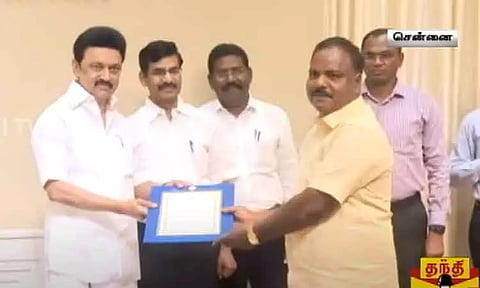 பயிர் காப்பீடு திட்டத்தின்கீழ் விவசாயிகளுக்கு இழப்பீடு வழங்கும் பணி - முதல்-அமைச்சர் தொடங்கி வைத்தார்