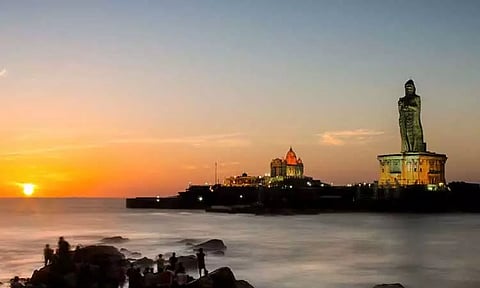 கடல் நீர்மட்டம் தாழ்வால் கன்னியாகுமரியில் படகு போக்குவரத்து 5 மணி நேரம் தாமதம் சுற்றுலா பயணிகள் ஏமாற்றம்