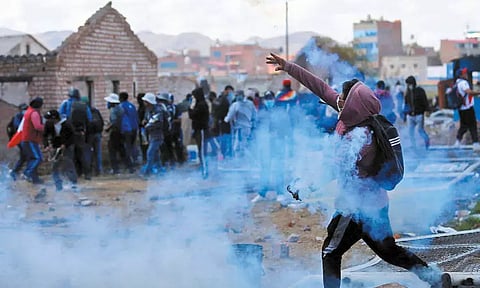 பெருவில் அரசுக்கு எதிரான போராட்டத்தில் வன்முறை; 17 பேர் பலி